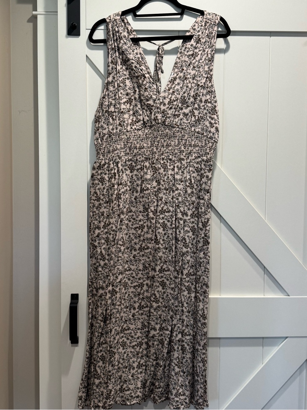Old Navy Taupe Floral Sleeveless V-Neck Midi Dress